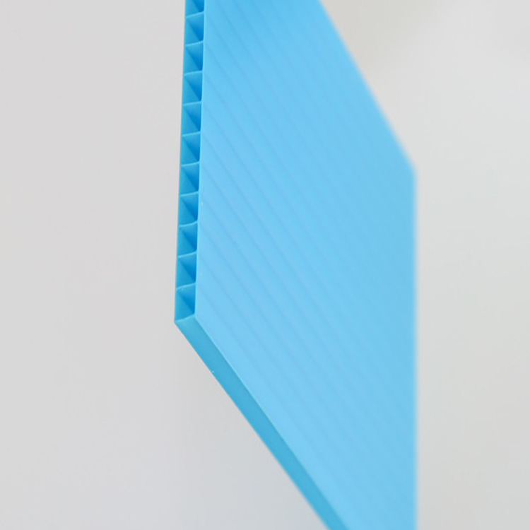 Hoja de techado transparente de PC hueca de doble pared Hojas de policarbonato huecas de fácil limpieza